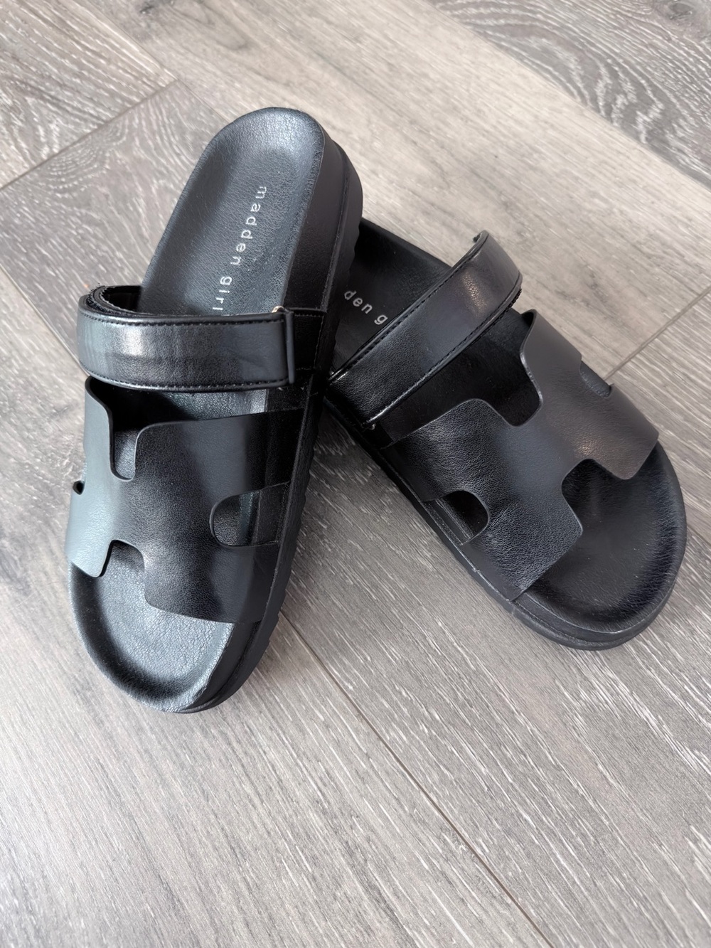 Madden Girl Black Faux Leather Adjustable Strap Slide Sandals W7 Hook Loop Y2K